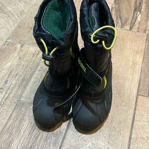 Great condition boys sorel snow boots size 1